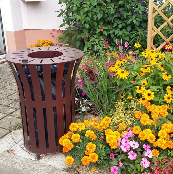 Corbeille de propreté urbaine et son porte-sac Synchro